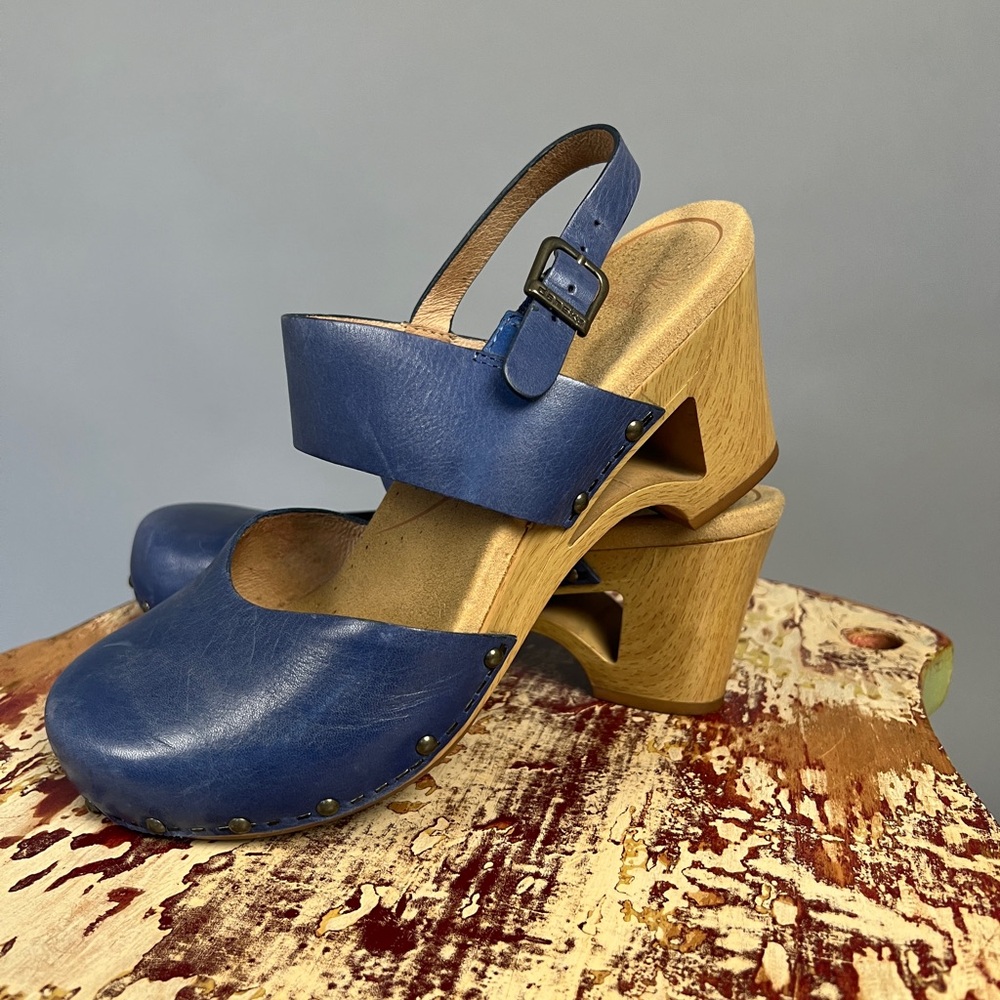 Dansko Thea marine blue cut out heel clog size 39 fit size 8/8.5
